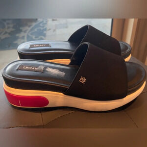 DKNY size 9 Baylen wedge Slides
